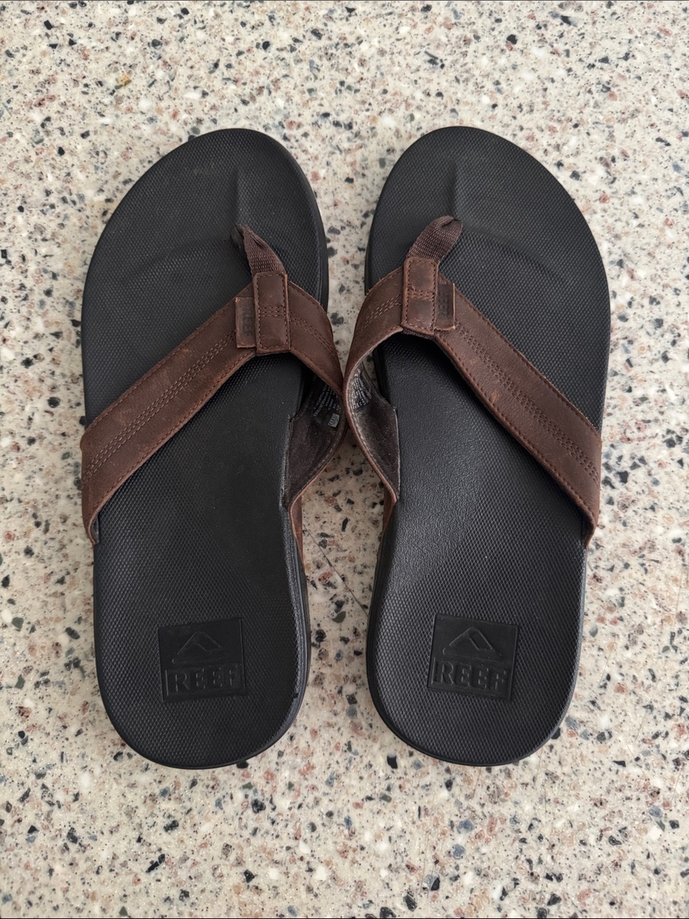 Reef Men’s Black Footbed Brown Strap Flip Flop Sandals **Still New**